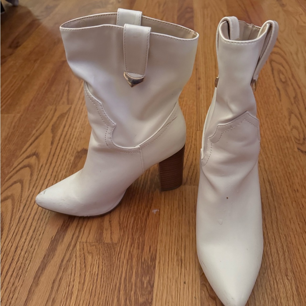 LuLu’s White Boots mid calf size 8 - Picture 9 of 9